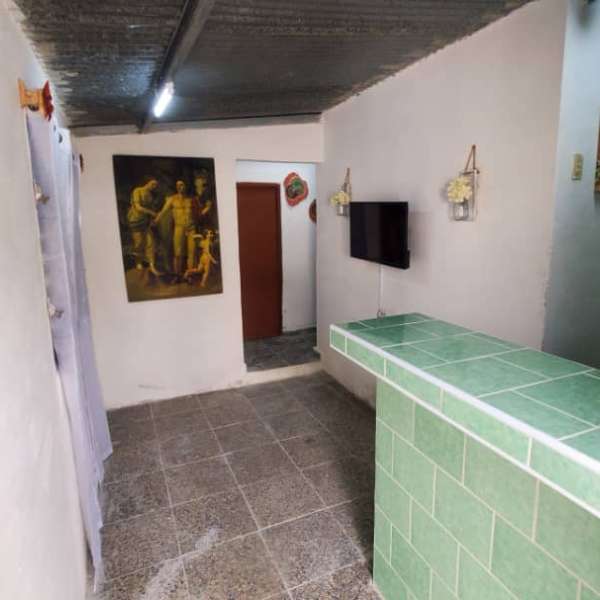 Casa de 2 cuartos, 1 baño y 0 garajes por $ 8.000