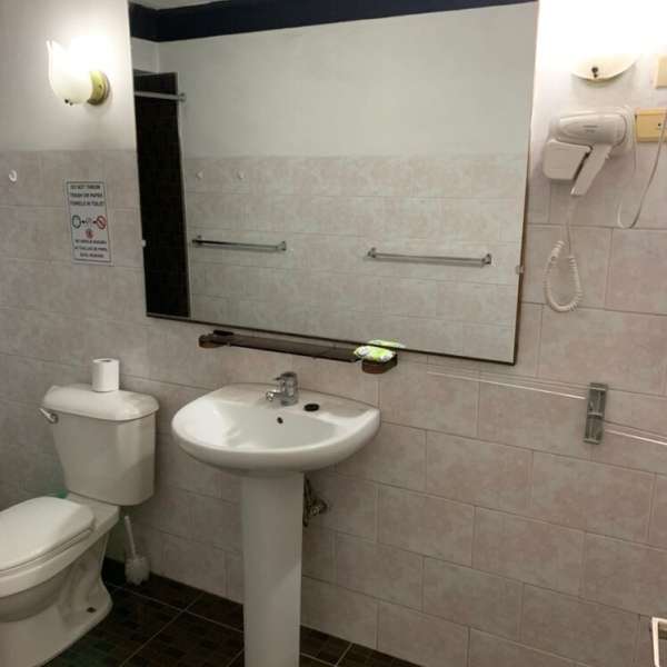 Casa de 8 cuartos, 8 baños y 1 garaje por $ 800.000