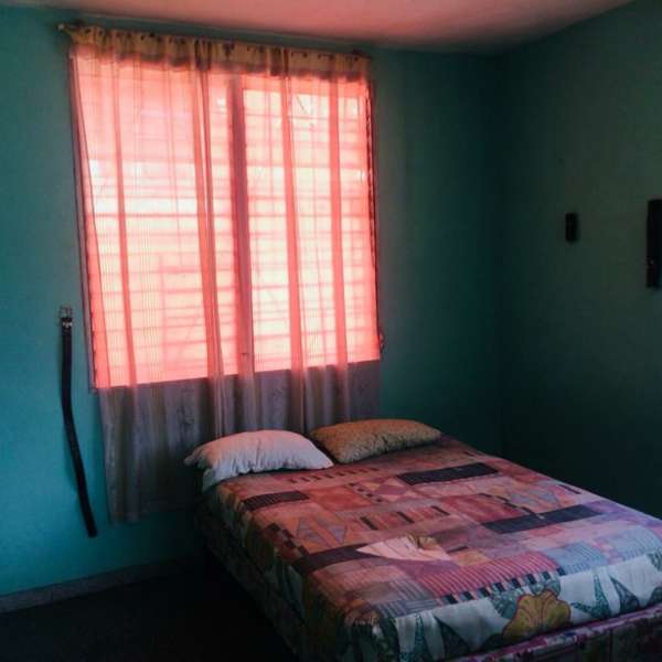 Casa de 7 cuartos, 5 baños y 1 garaje por $ 200.000