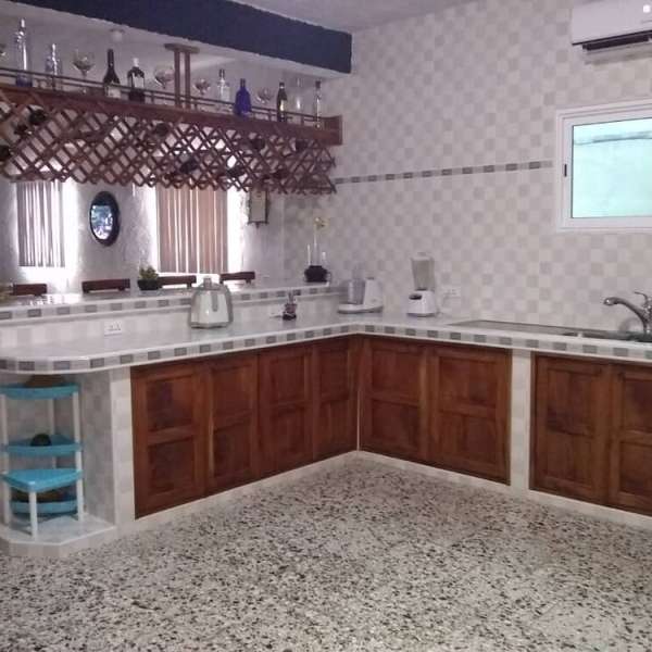 Casa de 3 cuartos, 2 baños y 1 garaje por $ 170.000