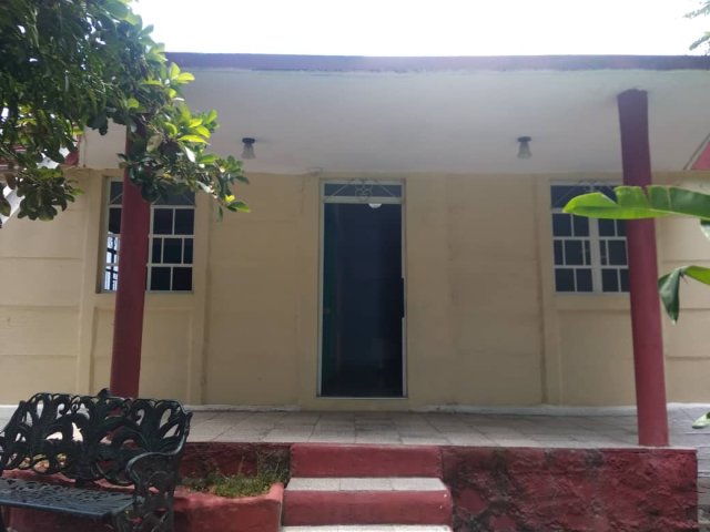 Picture on Casa de  2 cuartos, 2 baños y 1 garaje por $ 21.000 en Cienfuegos