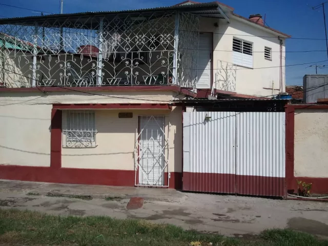 Foto en Casa de 1 cuarto, 1 baño y 1 garaje por $ 15.000