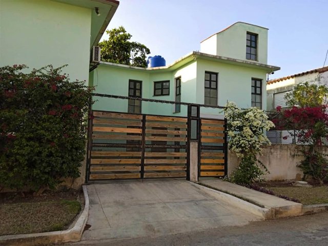 Picture on Casa de  6 cuartos, 6 baños y 1 garaje por $ 320.000 en La Habana