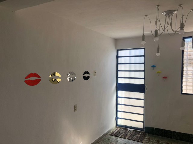 Picture on Casa de  8 cuartos, 6 baños y 1 garaje por $ 79.000 en La Habana