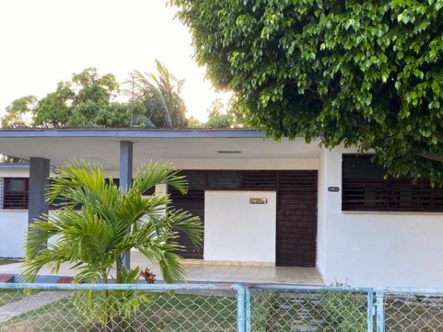 Picture on Casa de  4 cuartos, 2 baños y 1 garaje por $ 120.000 en Cienfuegos