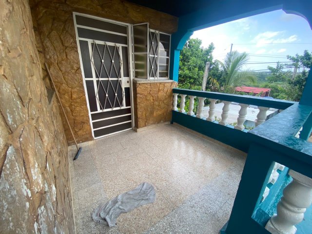 Picture on Casa de  3 cuartos y 2 baños por $ 13.000 en La Habana