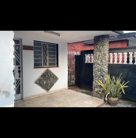 Picture on Casa de  4 cuartos, 3 baños y 1 garaje por $ 55.000 en La Habana