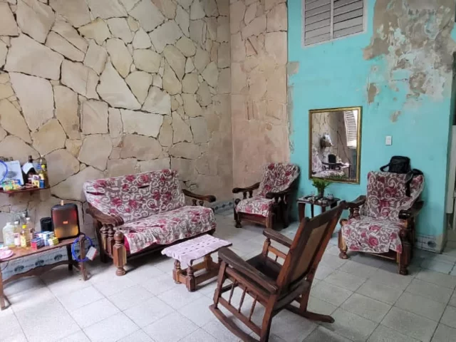 Foto en Casa de 7 cuartos y 3 baños por $ 35.000 en Centro Habana, La Habana