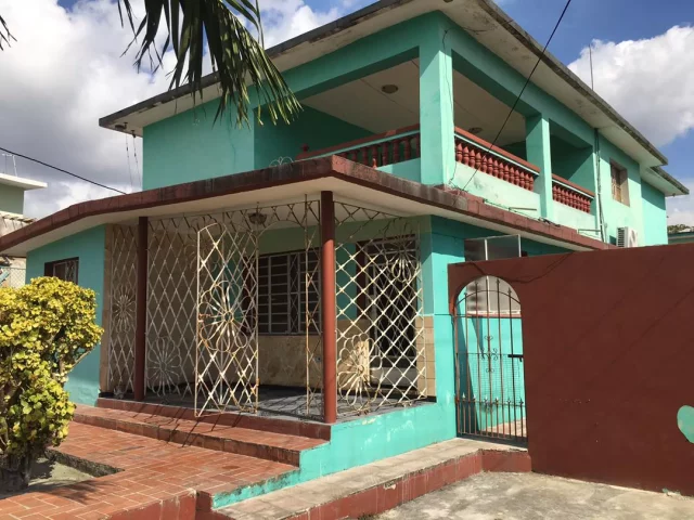 Foto en Casa de  5 cuartos, 2 baños y 1 garaje por $ 60.000 en La Habana