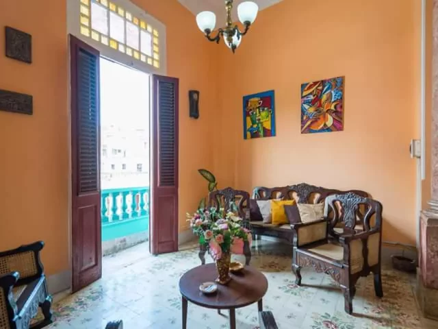 Foto en Casa de  4 cuartos y 4 baños por $ 60.000 en La Habana