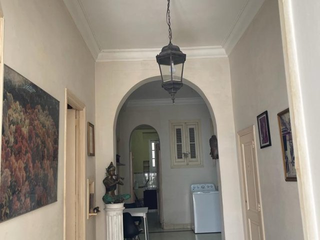 Picture on Casa de  3 cuartos, 2 baños y 1 garaje por $ 100.000 en La Habana