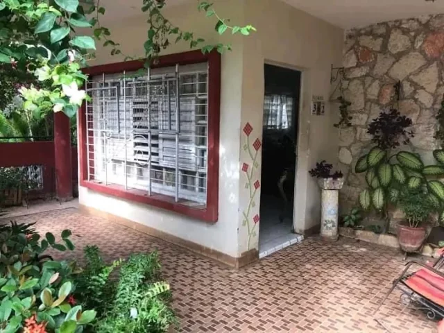Foto en Casa de  5 cuartos, 3 baños y 1 garaje por $ 45.000 en La Habana