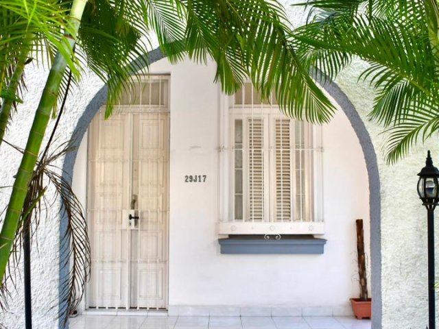 Picture on Casa de  5 cuartos, 3 baños y 1 garaje por $ 105.000 en La Habana