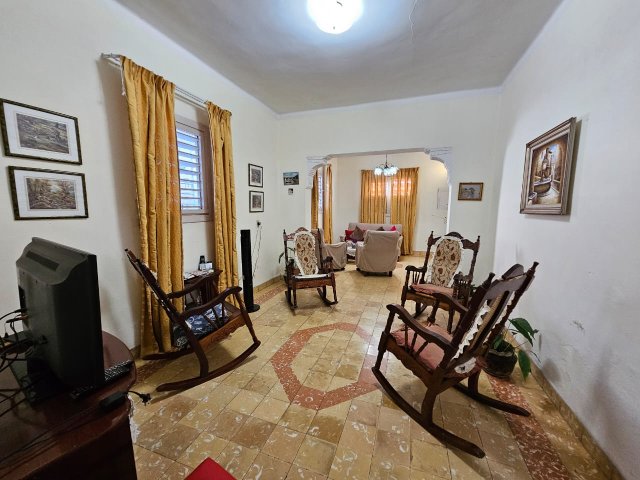 Foto en Casa de  5 cuartos, 3 baños y 1 garaje por $ 55.000 en Cienfuegos