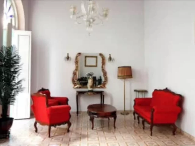 Foto en Venta de casa en La Habana Vieja, La Habana. Casa de 5 cuartos y 5 baños. Precio: $115,000