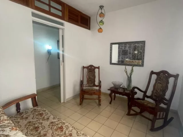 Foto en Apartamento de 2 cuartos y 2 baños por $ 45.000 en Vedado, Plaza de la Revolución, La Habana