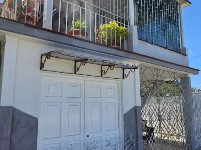 Foto en Casa de 6 cuartos, 5 baños y 1 garaje por $ 50.000 en Punta Gorda, Cienfuegos, Cienfuegos