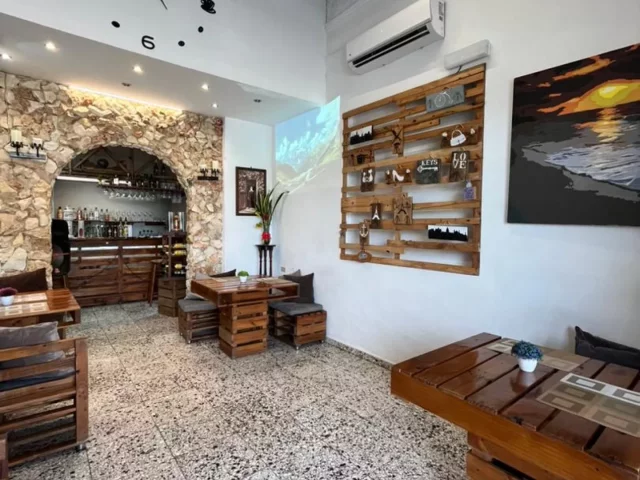 Foto en Casa de 4 cuartos, 4 baños y 1 garaje por $ 380.000 en Ampliación de Almendares, Playa, La Habana