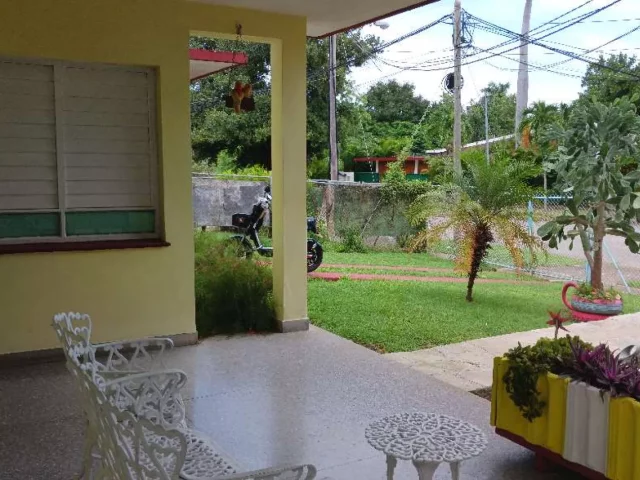 Foto en Casa de 4 cuartos, 3 baños y 1 garaje por $ 95.000 en Siboney, Playa, La Habana