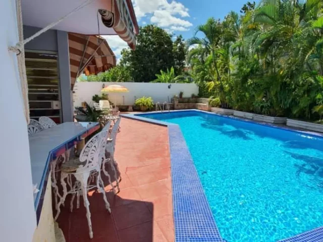 Foto en Casa de 3 cuartos y 3 baños por $ 130.000 en Santa Fé, Playa, La Habana