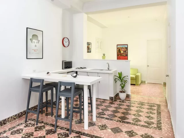 Foto en Apartamento de 1 cuarto y 2 baños por $ 57.000 en La Habana Vieja, La Habana