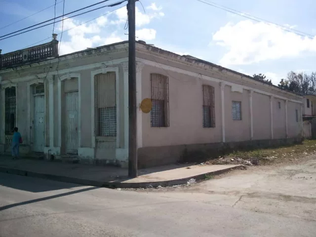 Foto en Casa de 3 cuartos, 1 baño y 1 garaje por $ 13.000