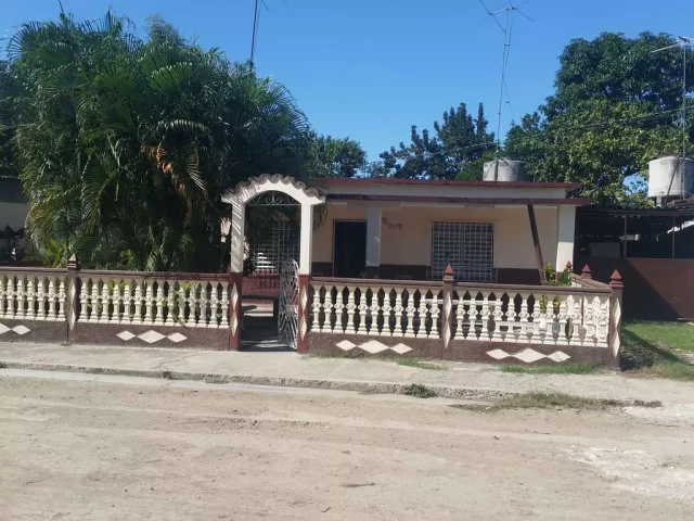 Foto en Casa de 3 cuartos, 1 baño y 1 garaje por $ 20.000