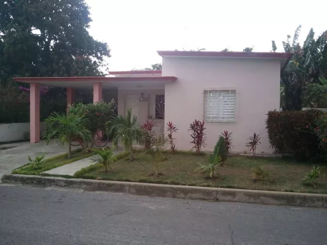 Foto en Casa de 3 cuartos, 2 baños y 1 garaje por $ 120.000