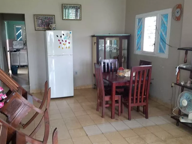 Foto en Casa de 3 cuartos, 1 baño y 1 garaje por $ 19.000