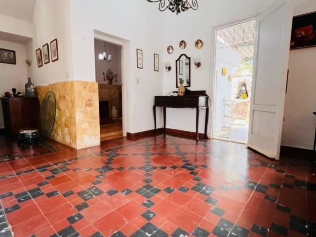 Foto en Casa de 4 cuartos, 4 baños y 1 garaje por $ 105.000 en Miramar, Playa, La Habana