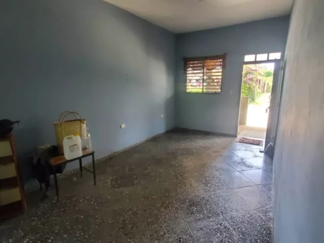 Foto en Casa de 2 cuartos, 2 baños y 1 garaje por $ 13.000