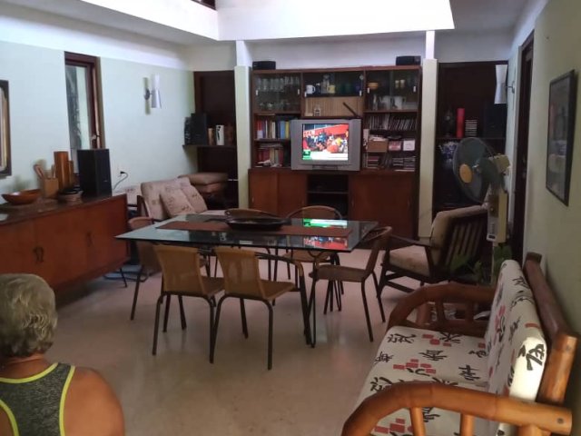 Picture on Casa de  4 cuartos, 3 baños y 1 garaje por $ 75.000 en La Habana