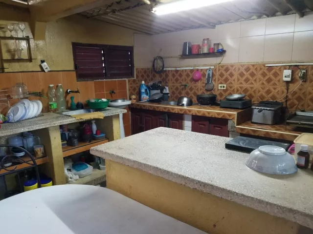 Foto en Casa de 4 cuartos, 1 baño y 1 garaje por $ 30.000