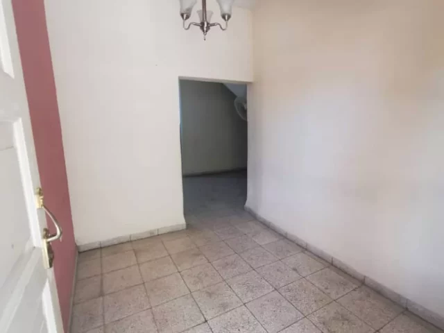 Foto en Casa de 3 cuartos, 2 baños y 1 garaje por $ 20.000