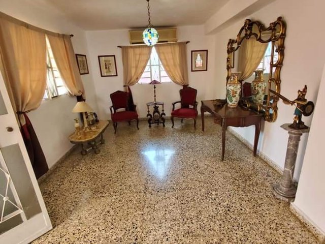 Picture on Casa de  4 cuartos, 2 baños y 1 garaje por $ 180.000 en La Habana