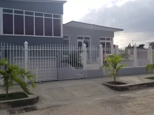 Foto en Casa de 7 cuartos, 7 baños y 1 garaje por $ 100.000 en Punta Gorda, Cienfuegos, Cienfuegos
