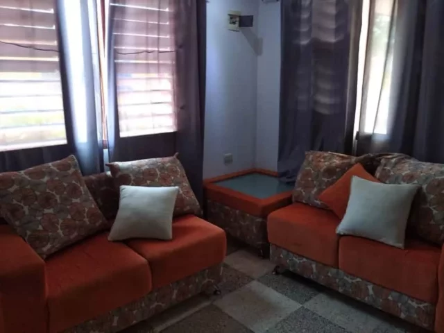 Foto en Casa de 2 cuartos, 2 baños y 1 garaje por $ 85.000