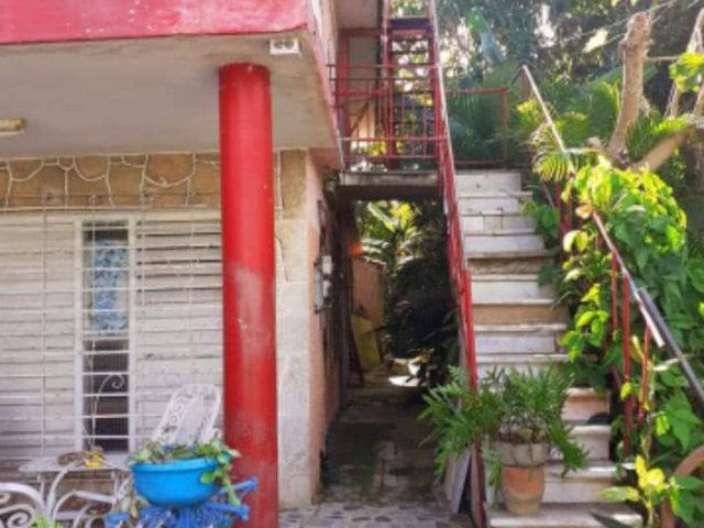 Picture on Casa de  4 cuartos, 3 baños y 1 garaje por $ 100.000 en La Habana