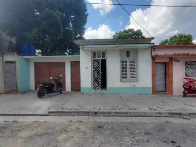 Foto en Casa de 5 cuartos, 2 baños y 1 garaje por $ 35.000 en La Juanita, Cienfuegos, Cienfuegos